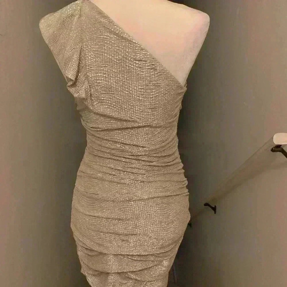 Express gold ruched one shoulder dress size 4 - Picture 6 of 8